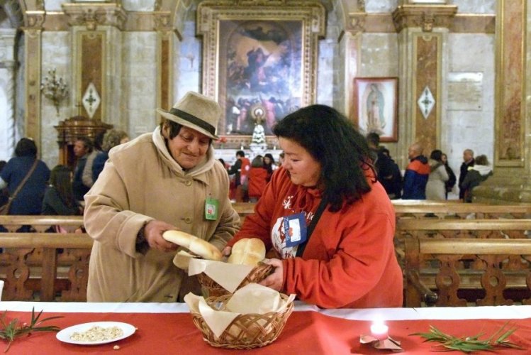 Mes de la Solidaridad: El encuentro de Sueño azul y Cristo de la Noche Mes de la Solidaridad: El encuentro de Sueño azul y Cristo de la Noche
